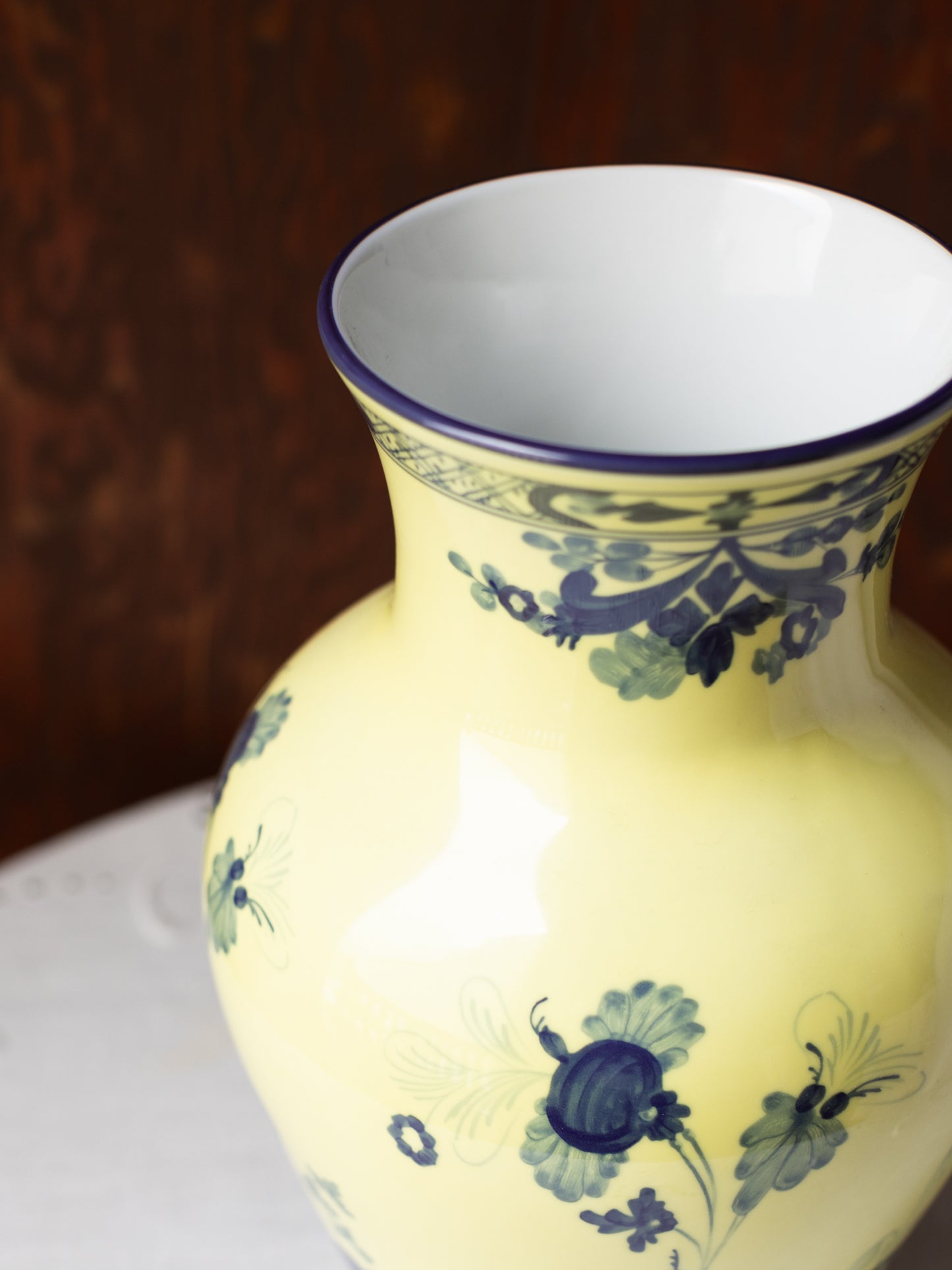 Oriente Italiano Ming Vase