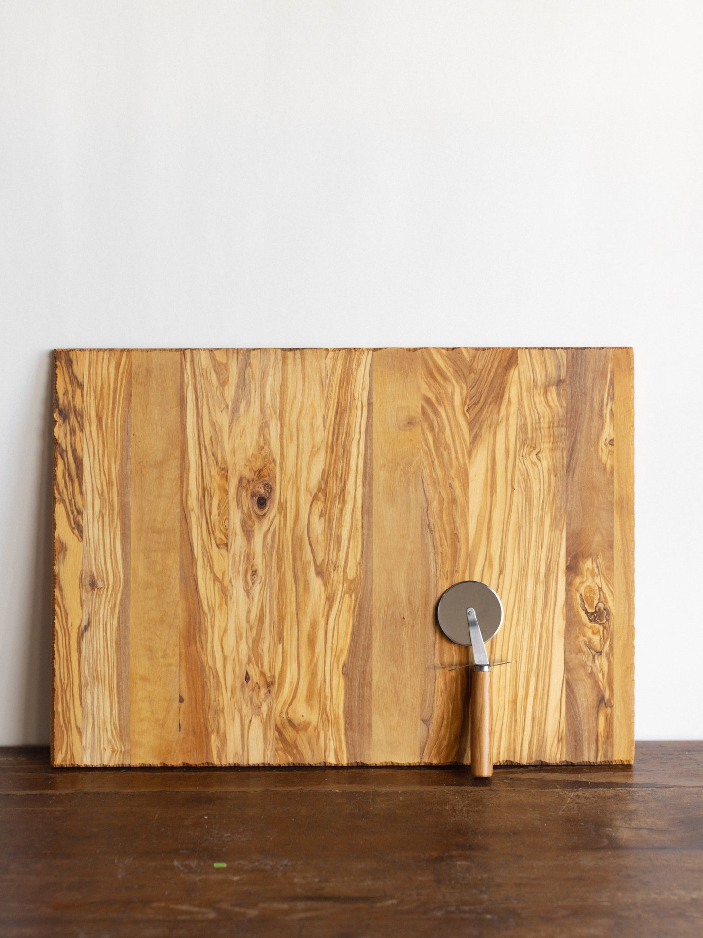 Olive Wood Cutting Board and Pizza Wheel