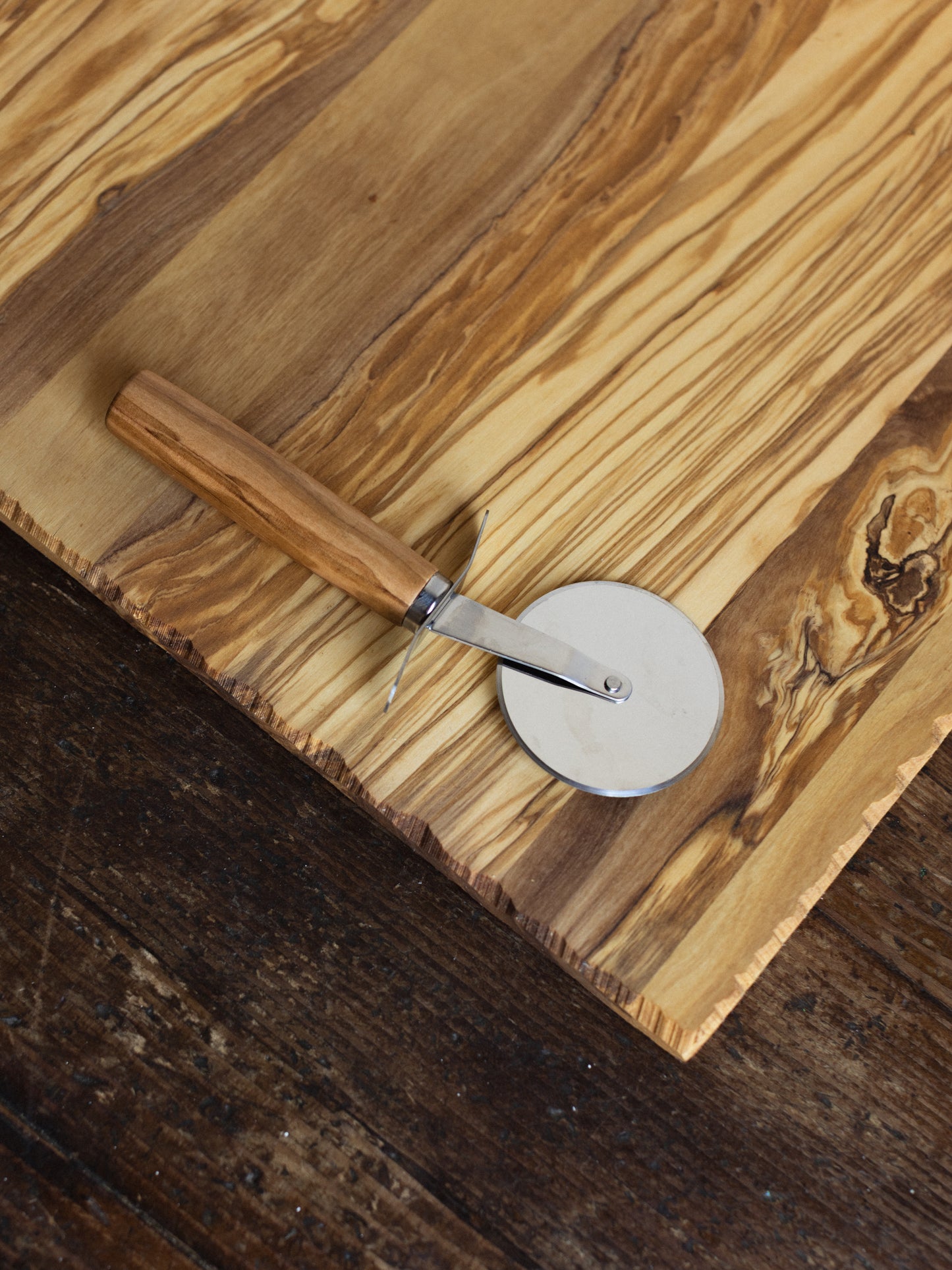 Olive Wood Cutting Board and Pizza Wheel